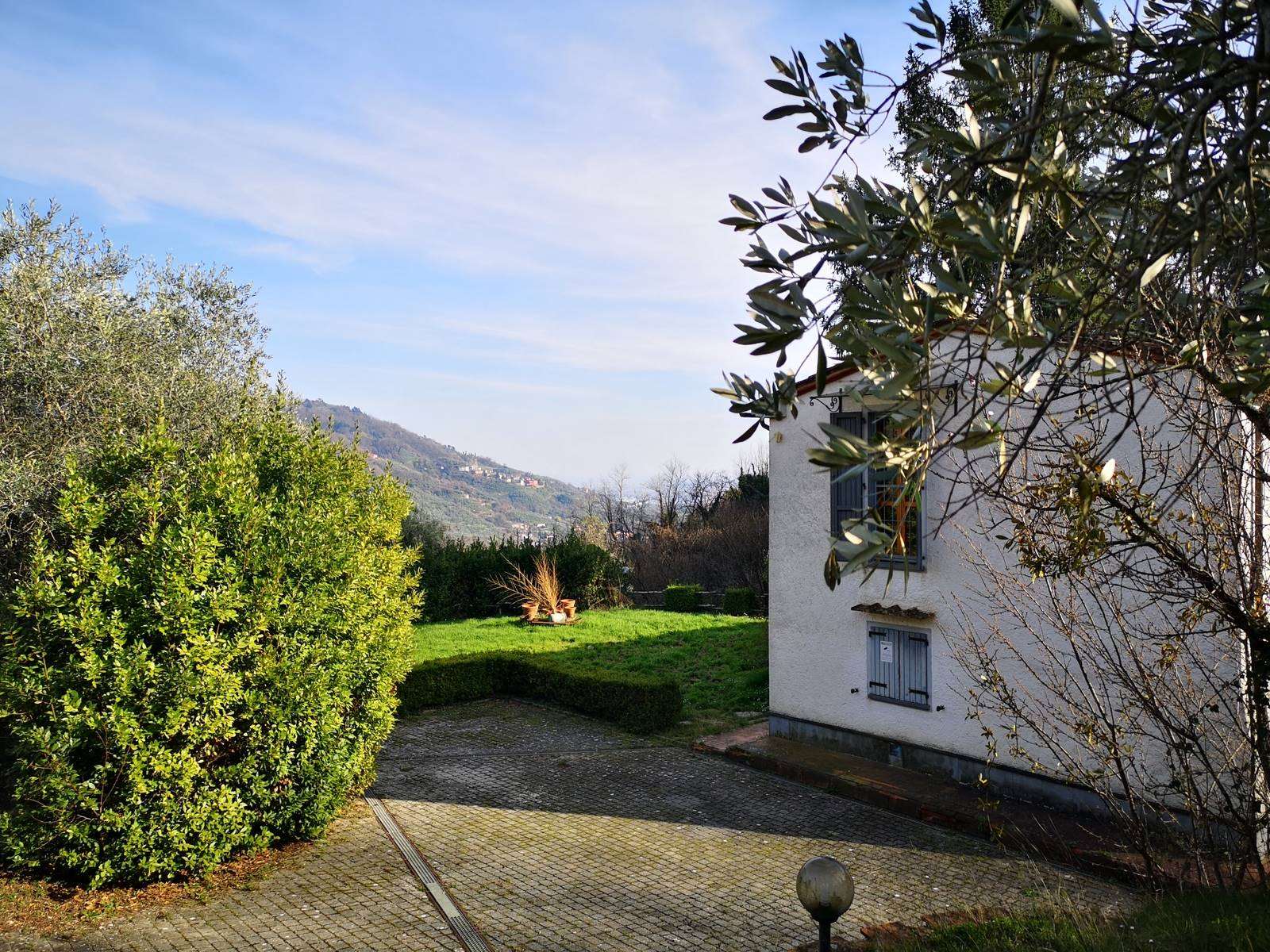 Gerenoveerd landhuis met zwembad en weids uitzicht in Pescia - Foto 3