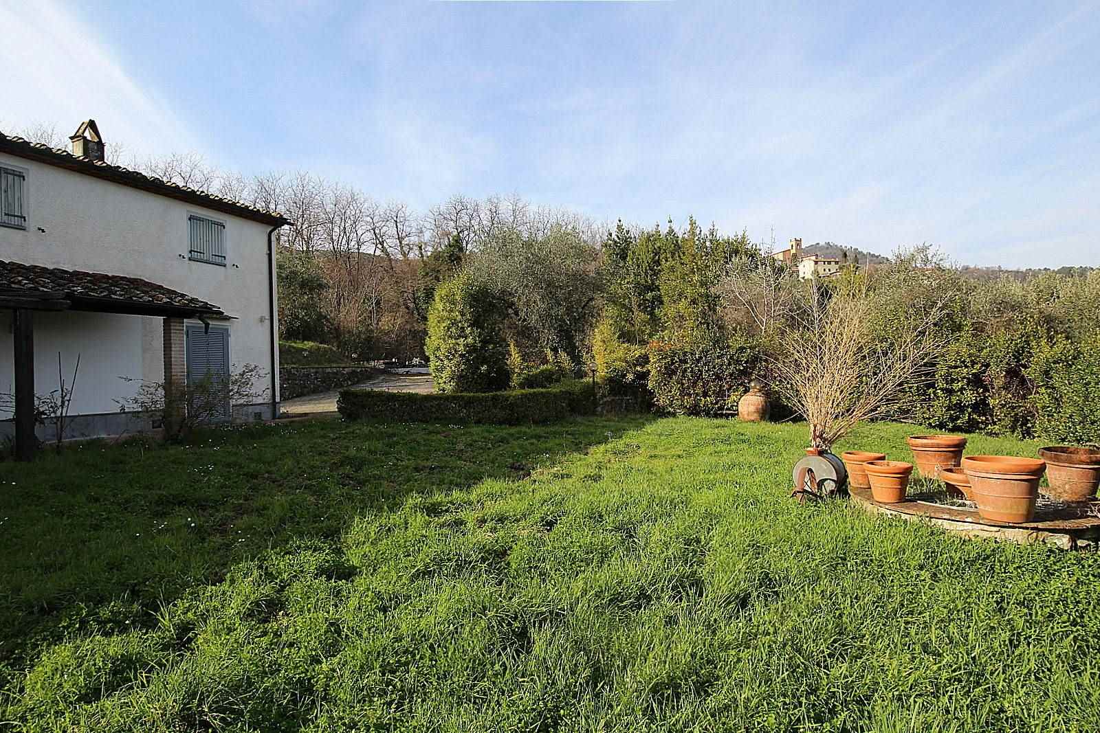 Gerenoveerd landhuis met zwembad en weids uitzicht in Pescia - Foto 2