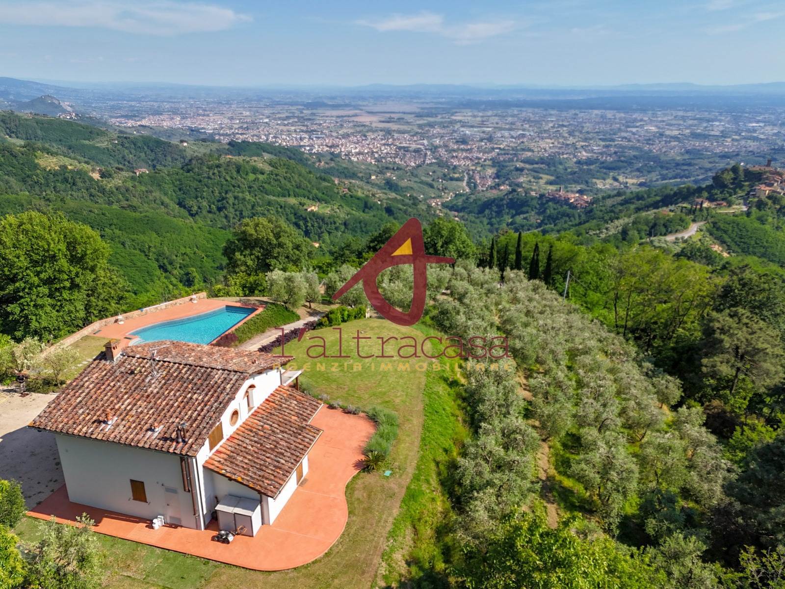 Landhuis met zwembad en panoramisch uitzicht in Massa e Cozzile - Foto 3