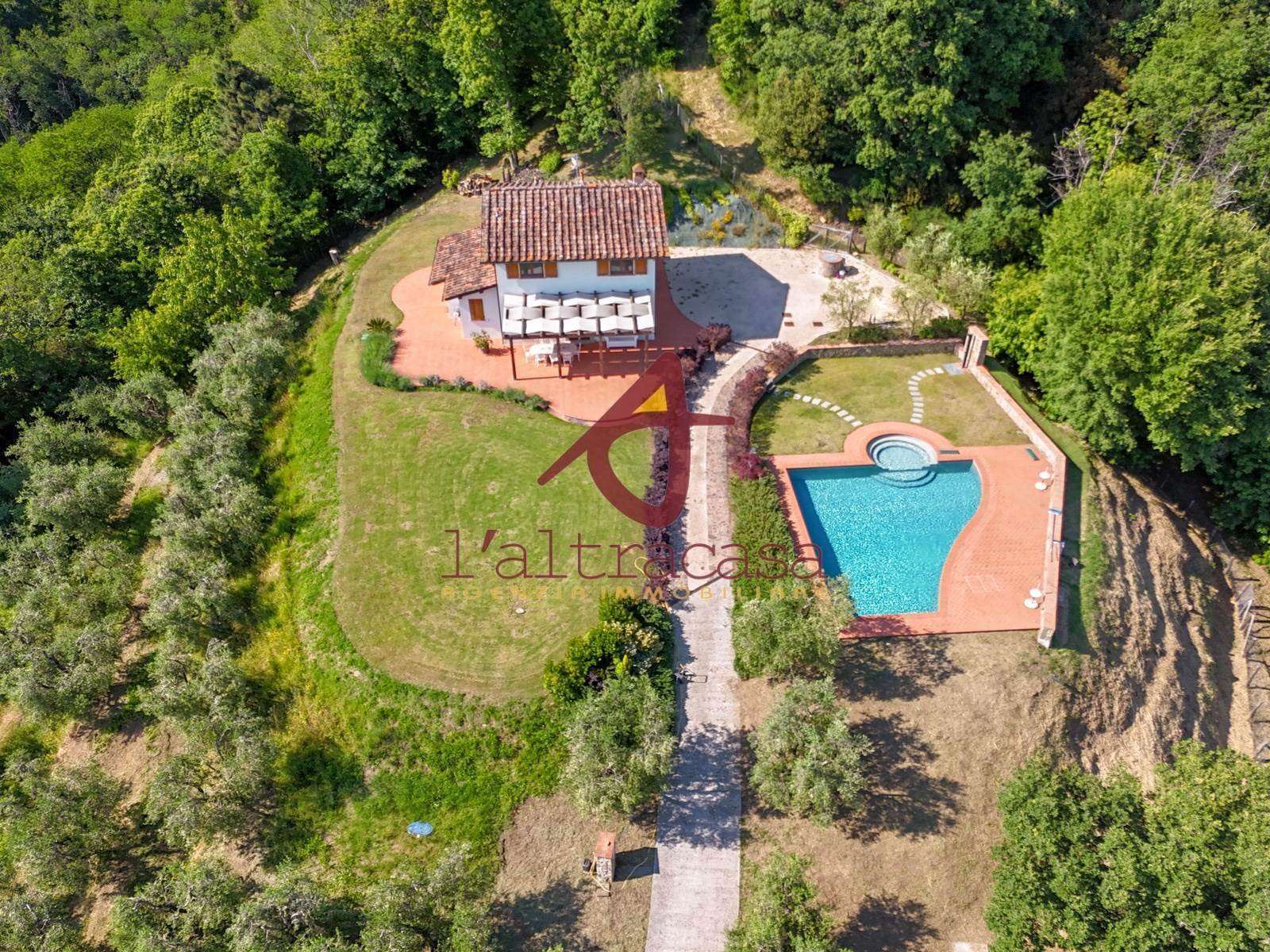 Landhuis met zwembad en panoramisch uitzicht in Massa e Cozzile - Foto 4