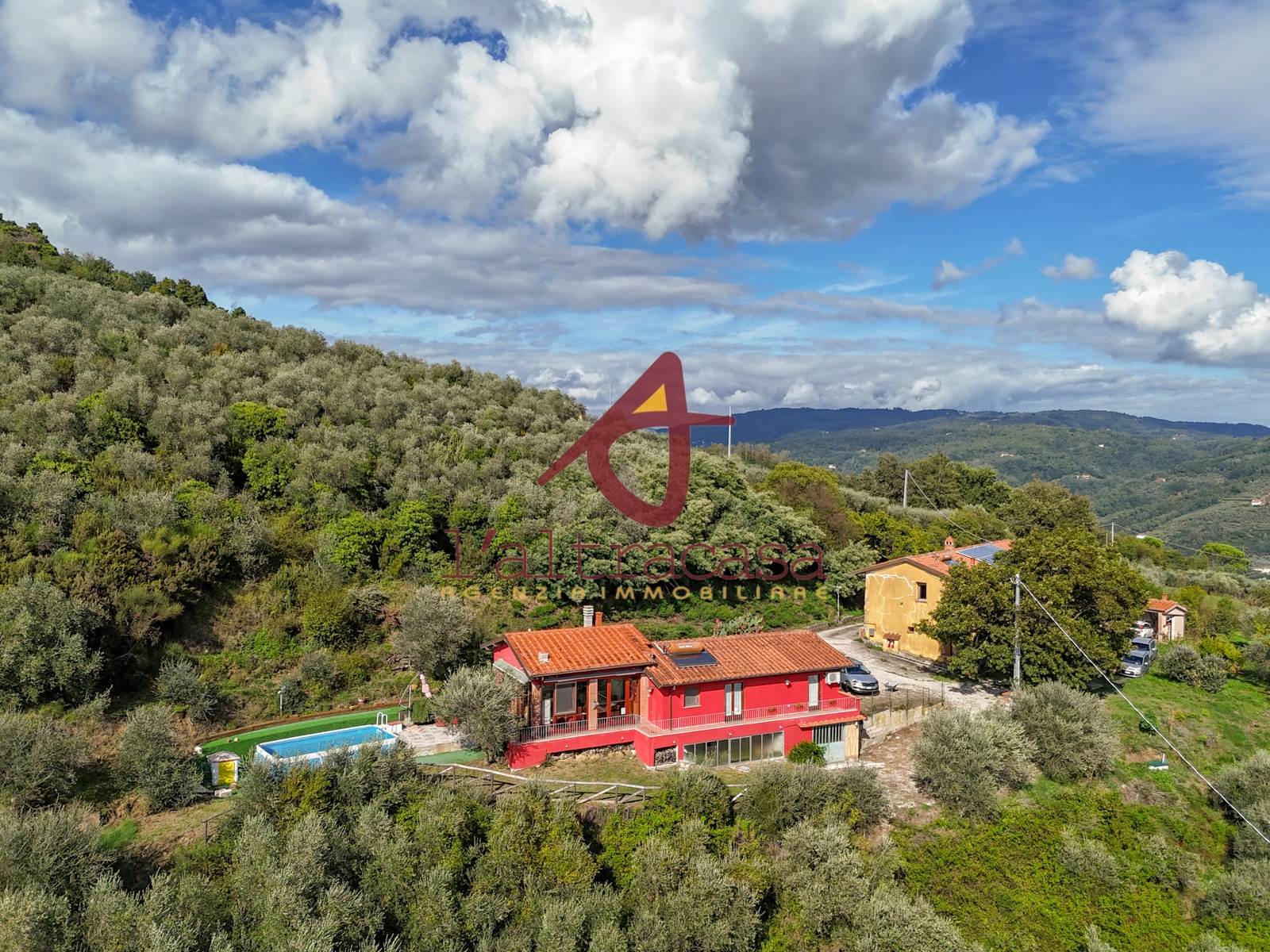 Vrijstaande woning met panoramisch uitzicht in Pescia - Foto 2