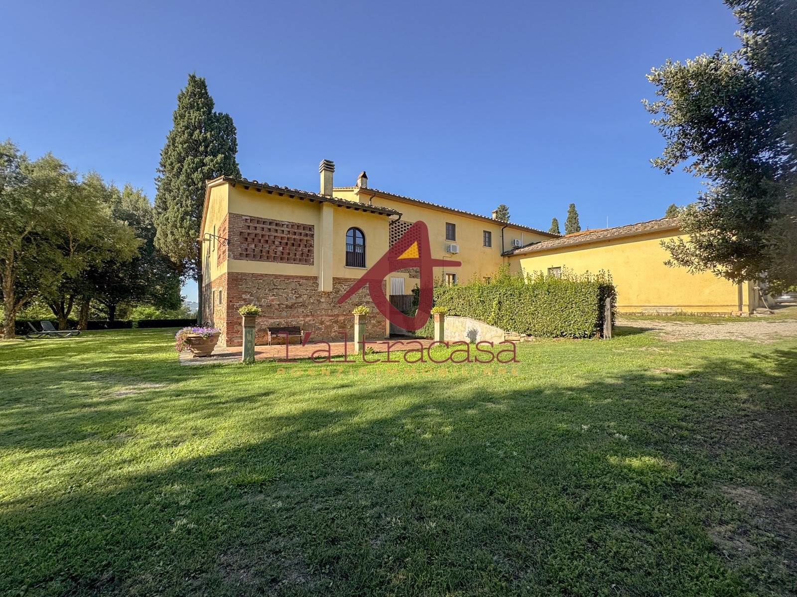Gerenoveerd landhuis met ruime tuin in Cerreto Guidi - Foto 4