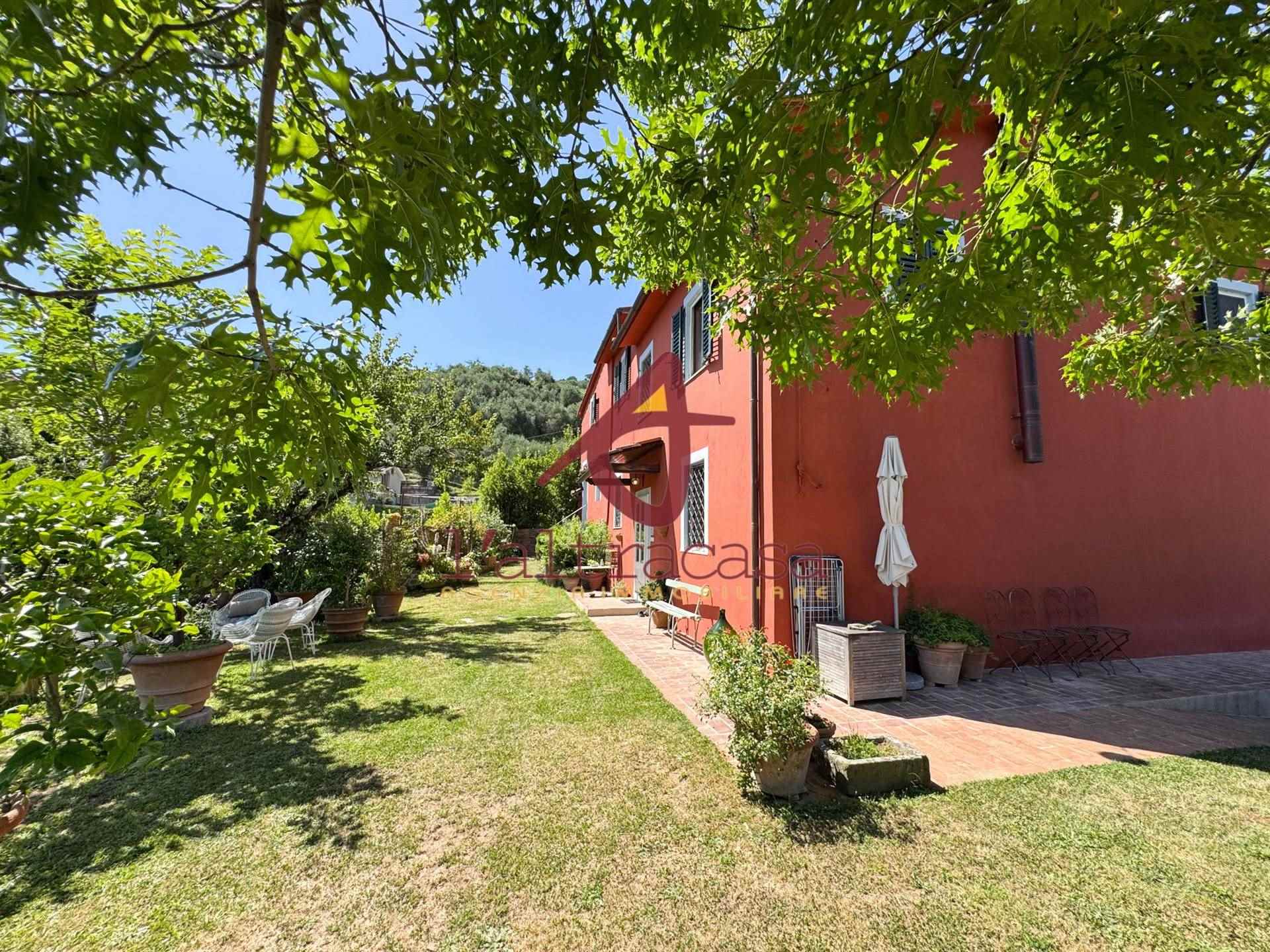 Boerderij / Rustico Karakteristieke Toscaanse boerderij met uitzicht bij Pescia in Pescia — foto 2
