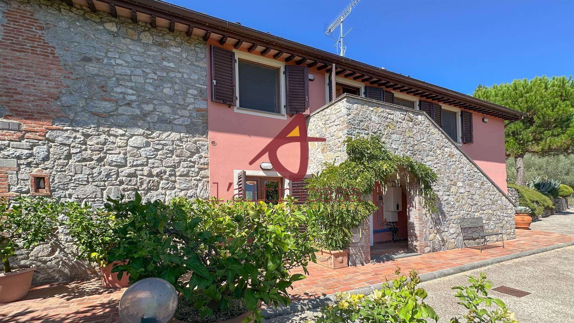Landhuis in Borgo a Mozzano met panoramisch uitzicht en tuin - Foto 2