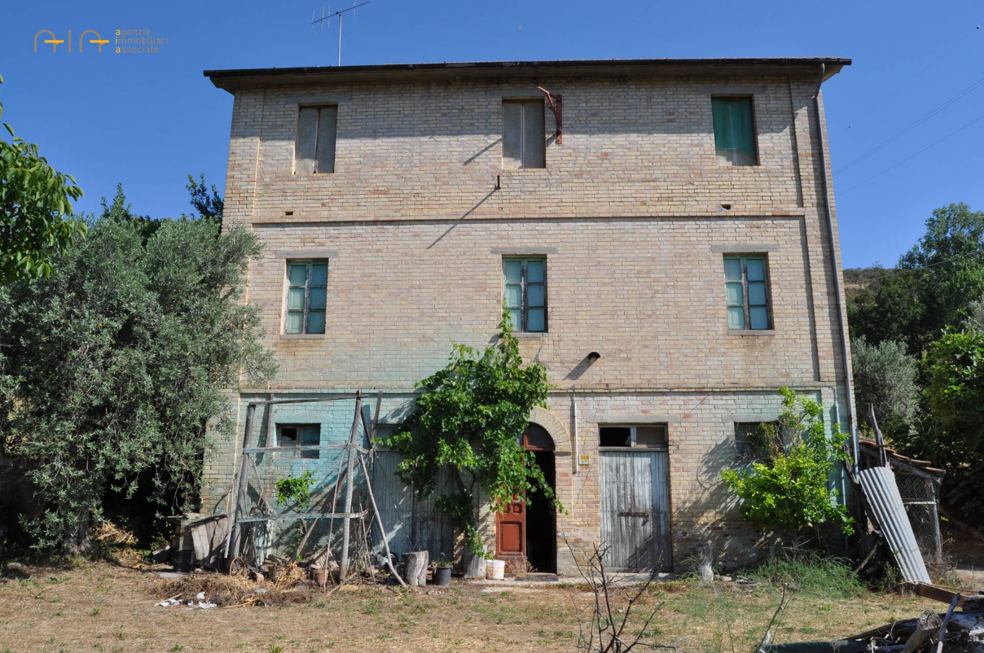 Landhuis met zeezicht en grond in Cupra Marittima - Foto 2