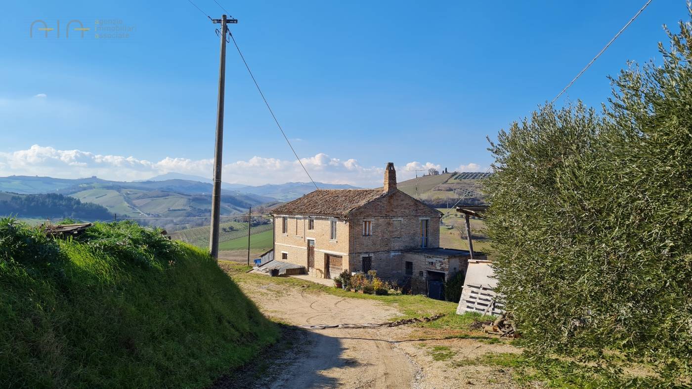 Landelijk huis met weids uitzicht in Montefiore dell'Aso - Foto 3