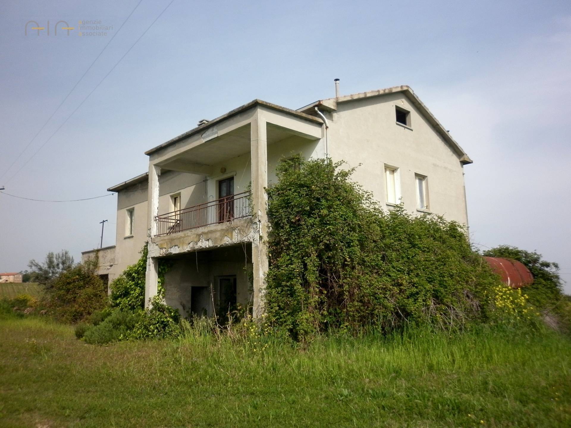Landhuis met weids uitzicht en ruim perceel in Altidona - Foto 5