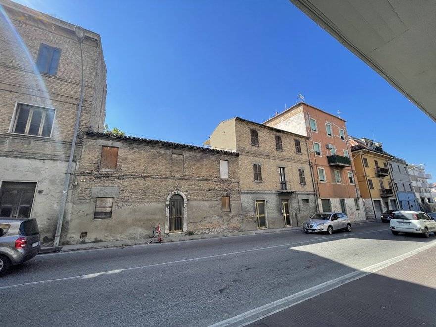 Vrijstaande woning met renovatiepotentieel in San Benedetto del Tronto - Foto 3