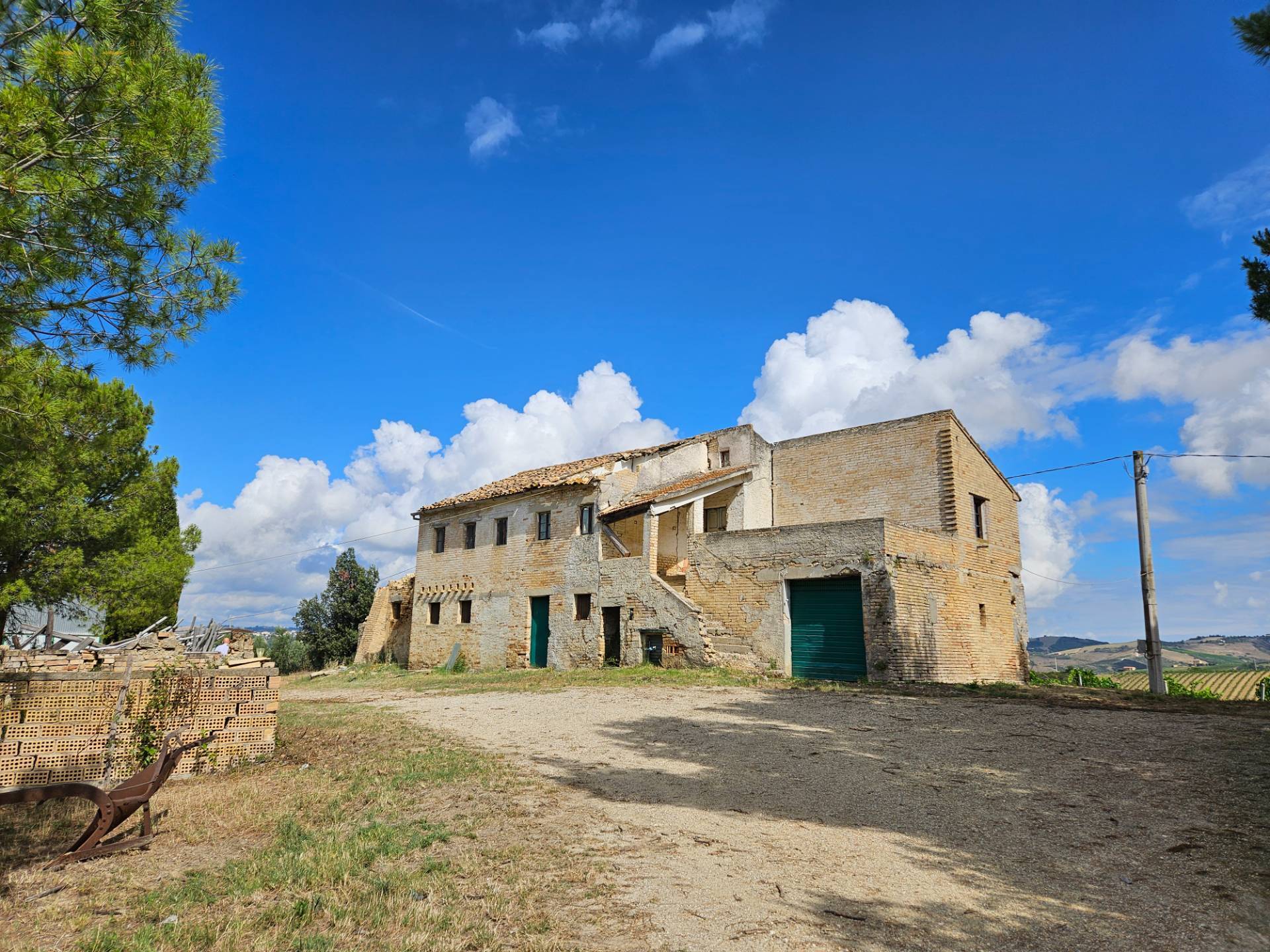 Landhuis met 21 hectare grond en panoramisch uitzicht in Acquaviva Picena - Foto 2