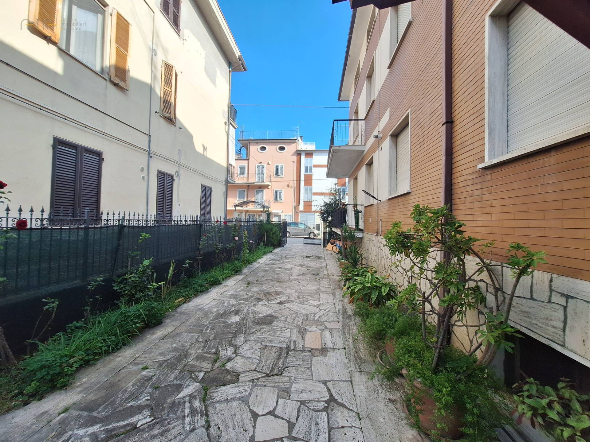 Vrijstaande woning met vier verdiepingen in San Benedetto del Tronto - Foto 2