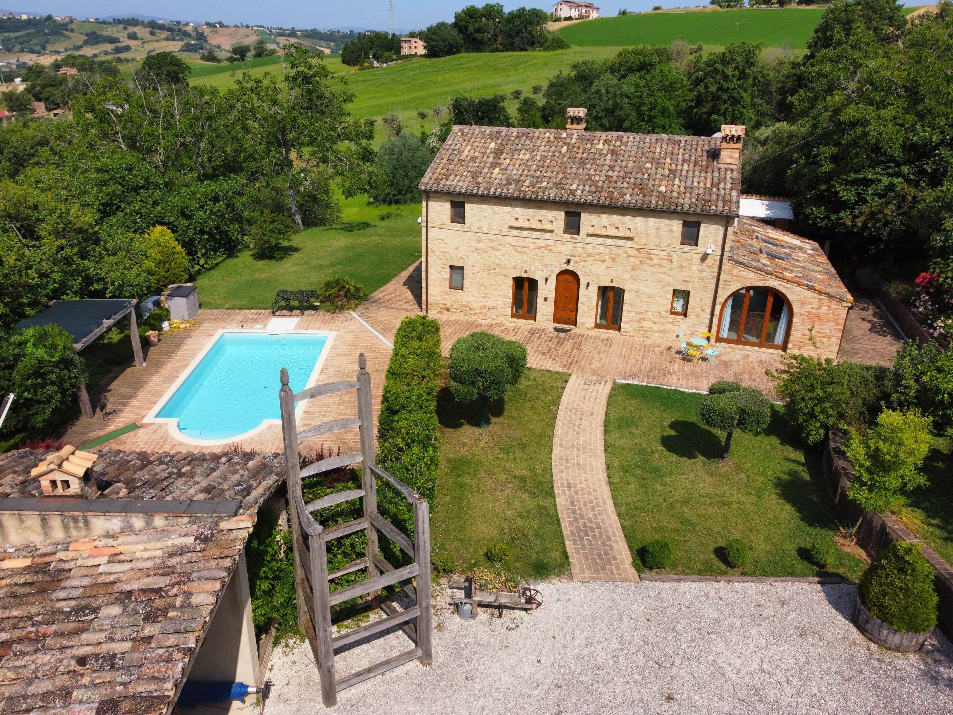 Boerderij / Rustico Casale Colonico Rustico te koop in Loro Piceno in Loro Piceno — foto 4