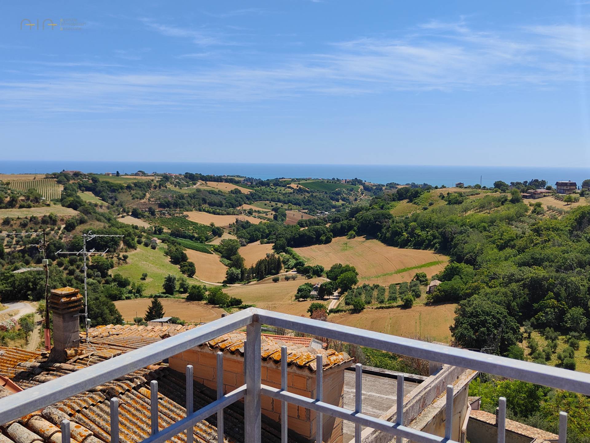 Vrijstaande woning met panoramisch dakterras in Massignano - Foto 5