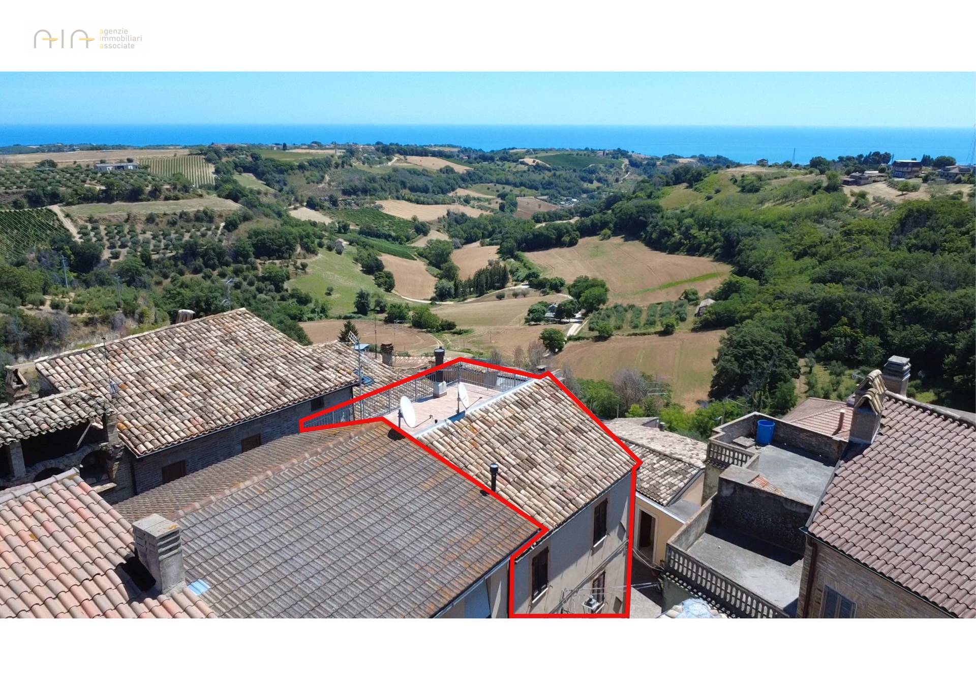 Vrijstaande woning met panoramisch dakterras in Massignano - Foto 2
