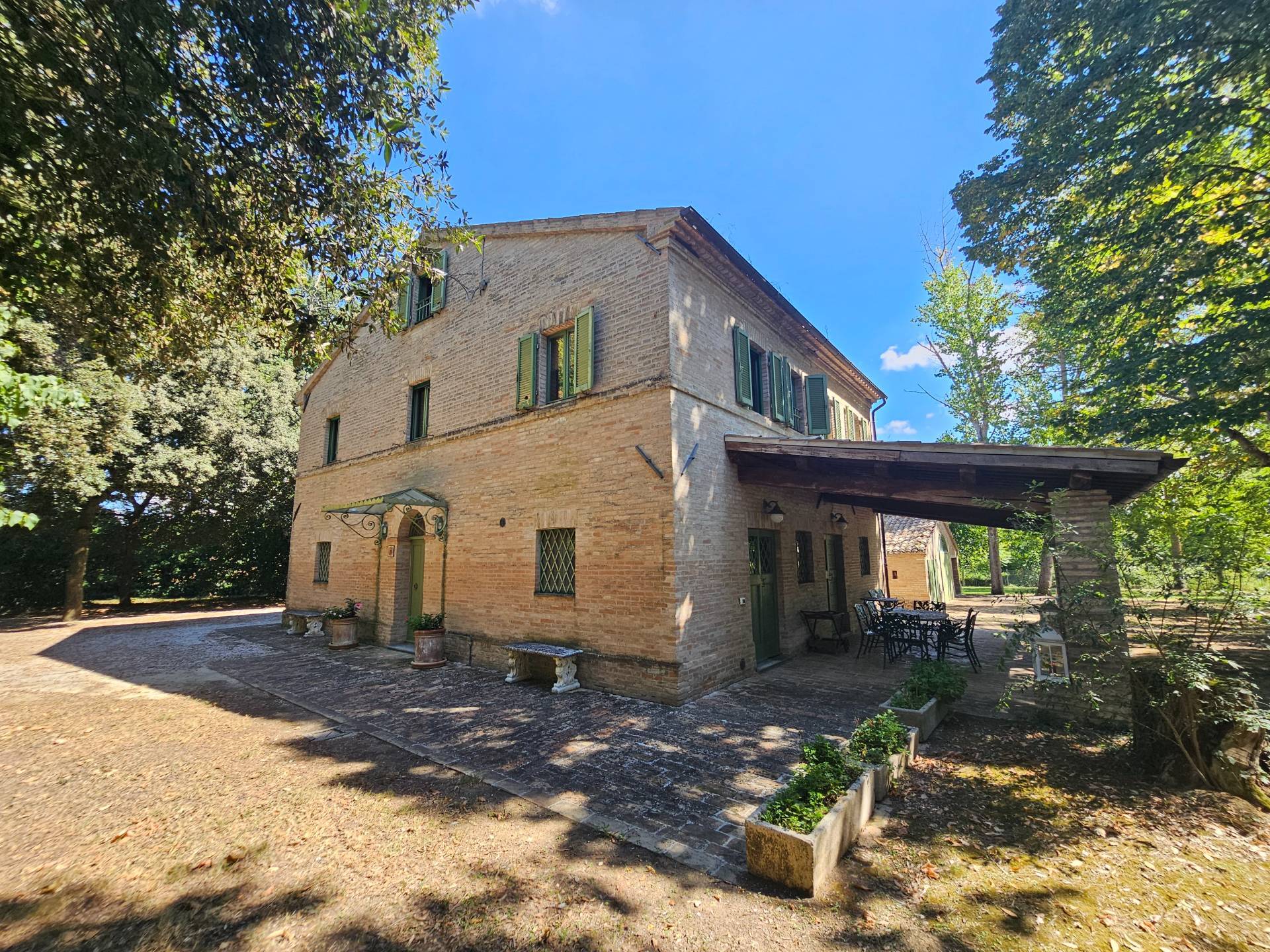 Boerderij / Rustico Gerenoveerd landhuis met zwembad en tuin in Treia in Treia — foto 8
