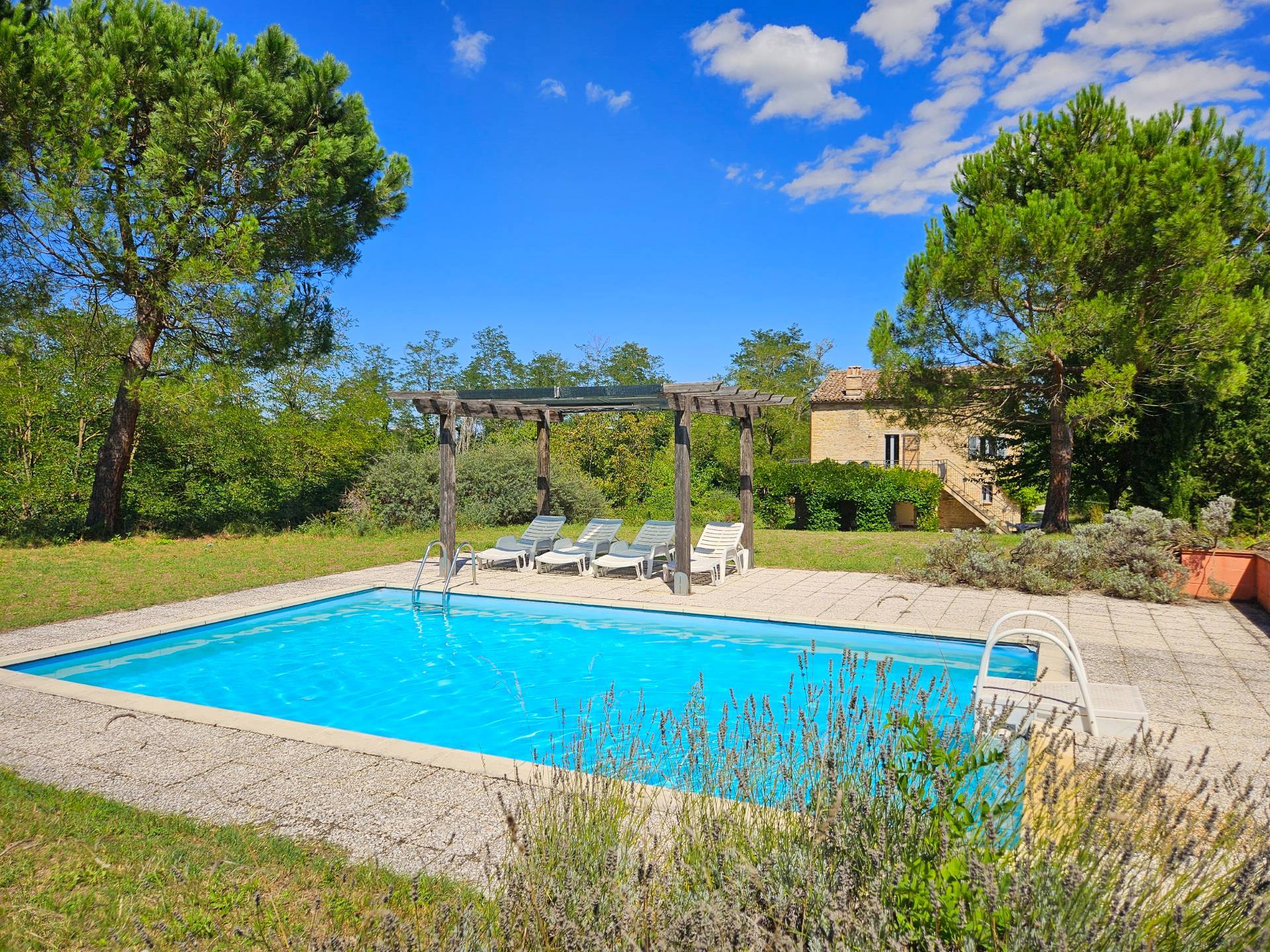 Gerestaureerd landhuis met zwembad en bergzicht in Le Marche - Foto 4