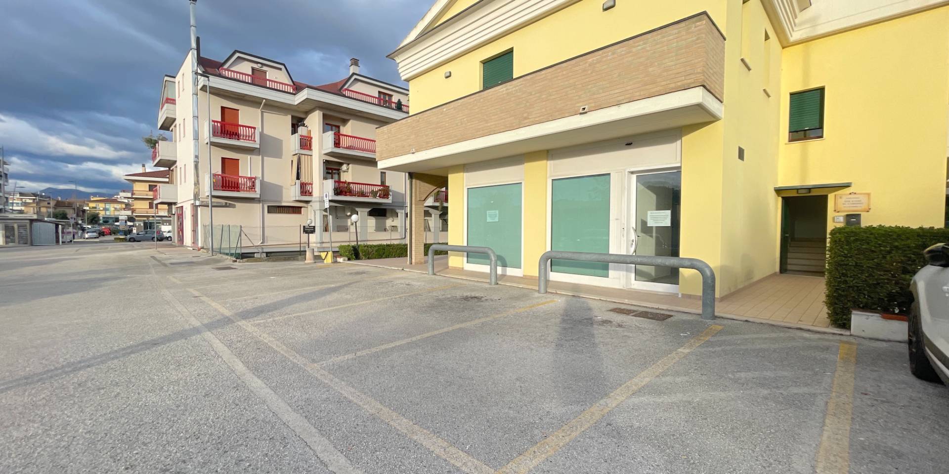 Commerciële ruimte van 170 m² in Monteprandone - Foto 2