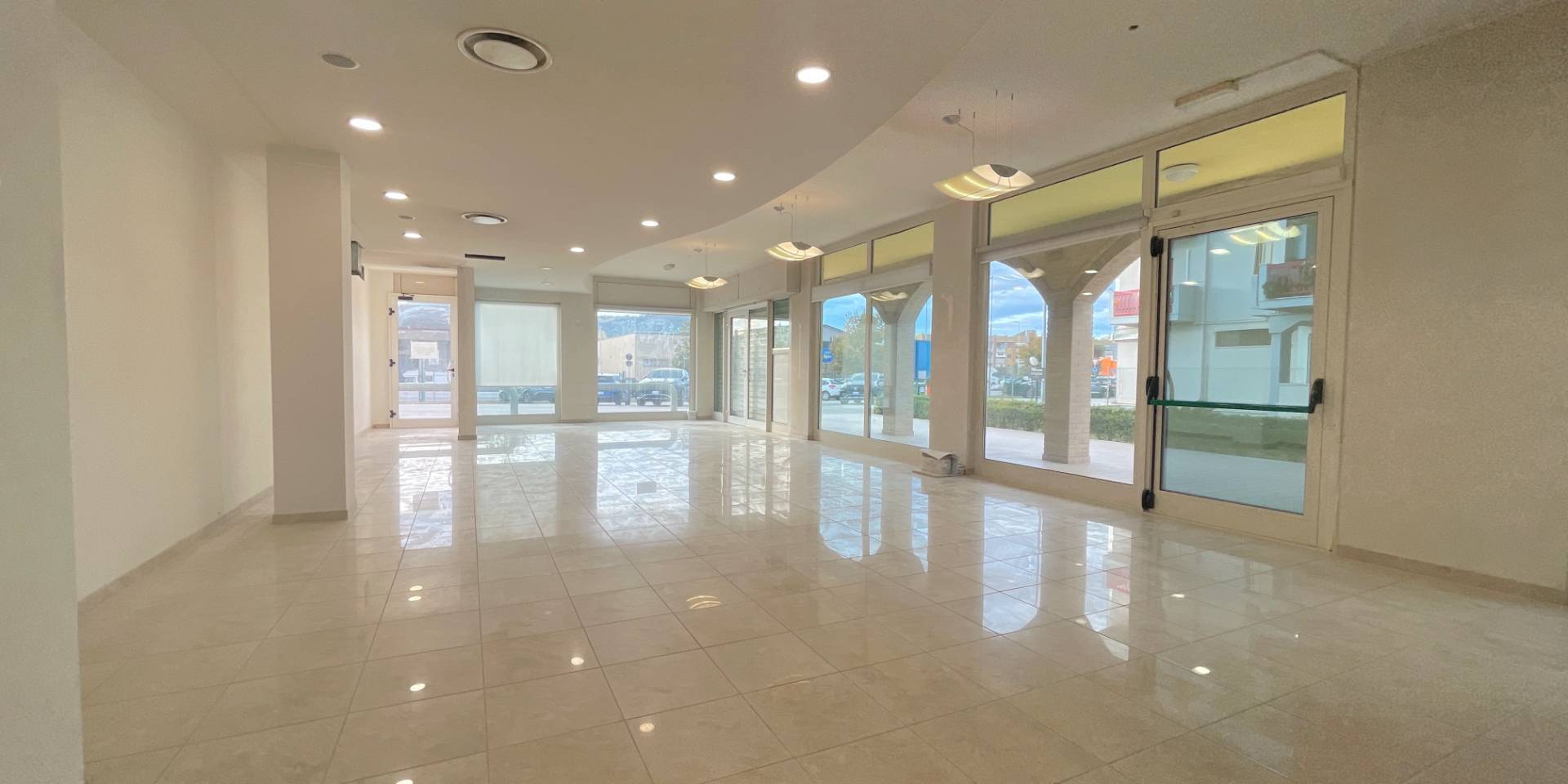 Commerciële ruimte van 170 m² in Monteprandone - Foto 3