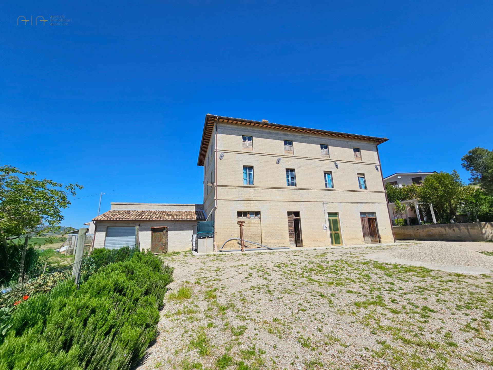 Landhuis met potentieel in Cossignano, nabij de kust - Foto 3