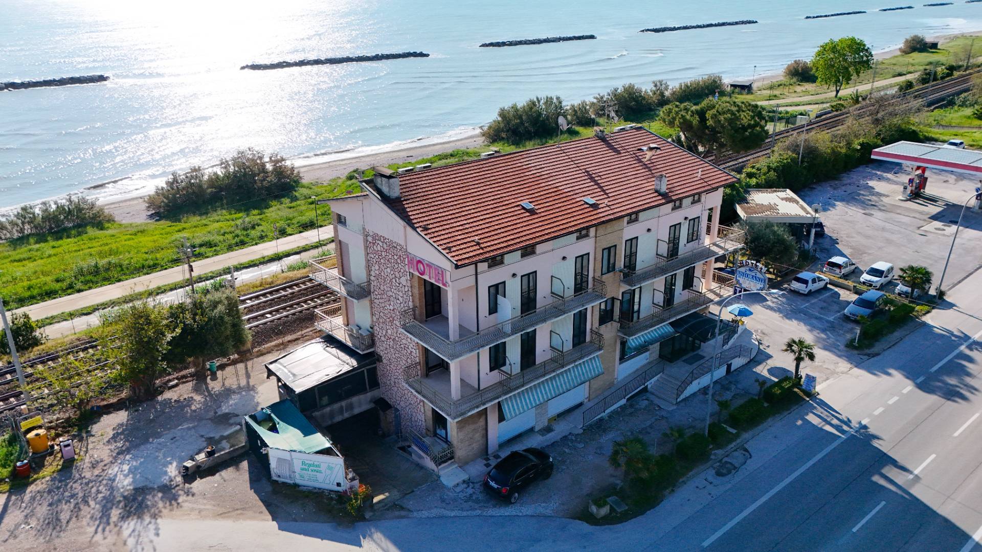 Vrijstaande woning Hotel - residentie te koop in Massignano - Marina Di Massignano (kustgebied) in Massignano — foto 2