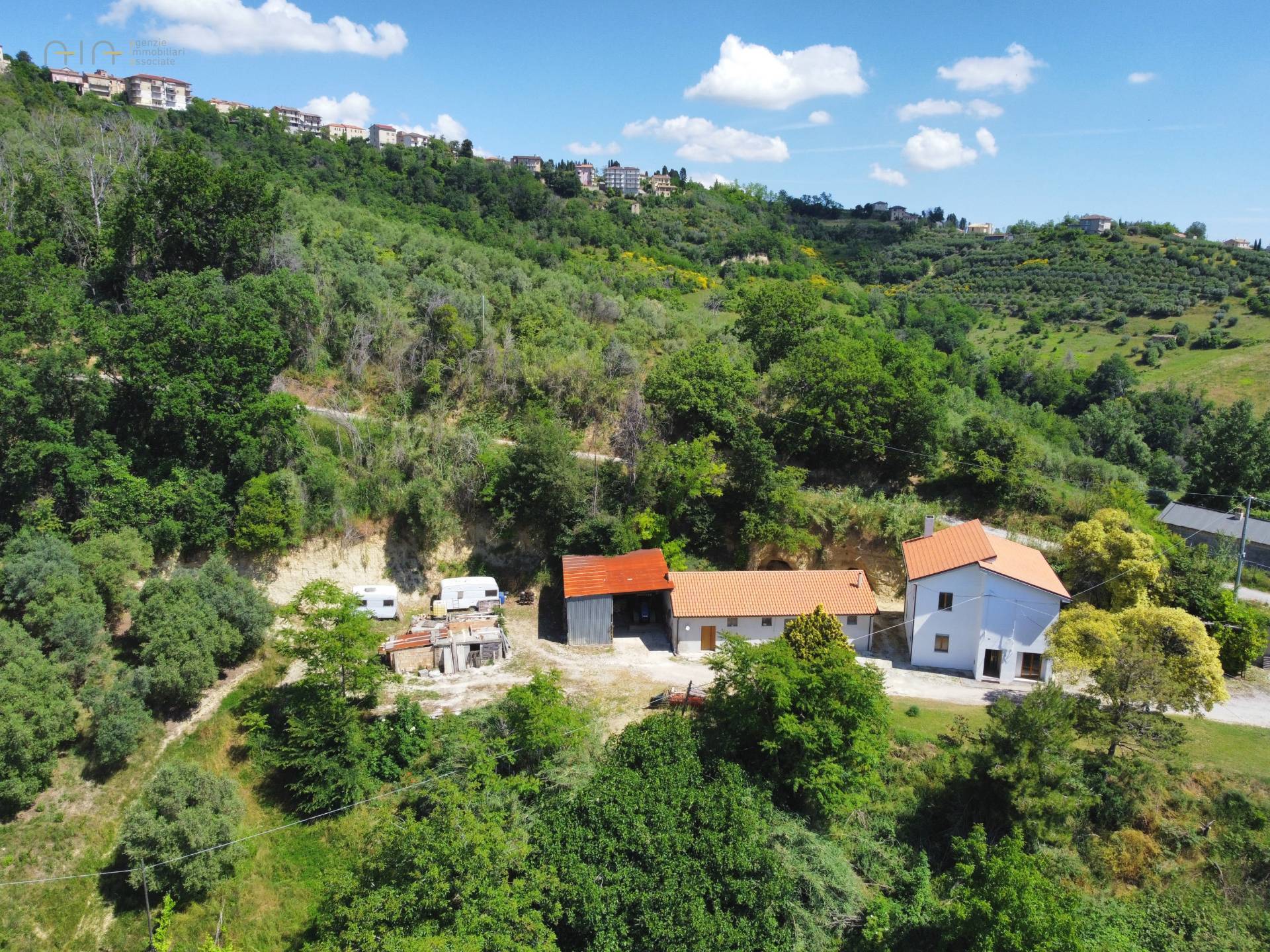 Boerderij / Rustico Casale Colonico Rustico te koop in Carassai - Heuvelachtig gebied in Carassai — foto 4