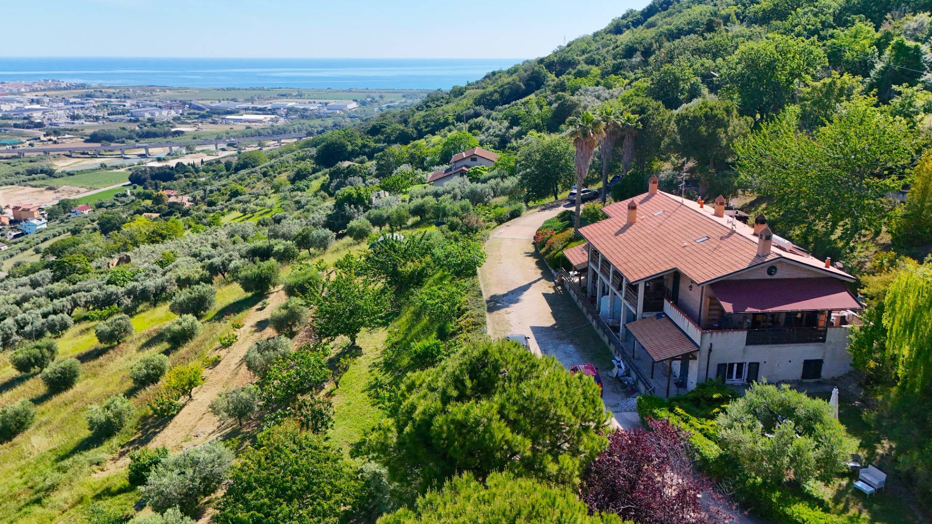 Rijtjeshuis / Tussenwoning Rijtjeshuis - 2-onder-een-kapwoning  in Colonnella - San Giovanni in Colonnella — foto 6