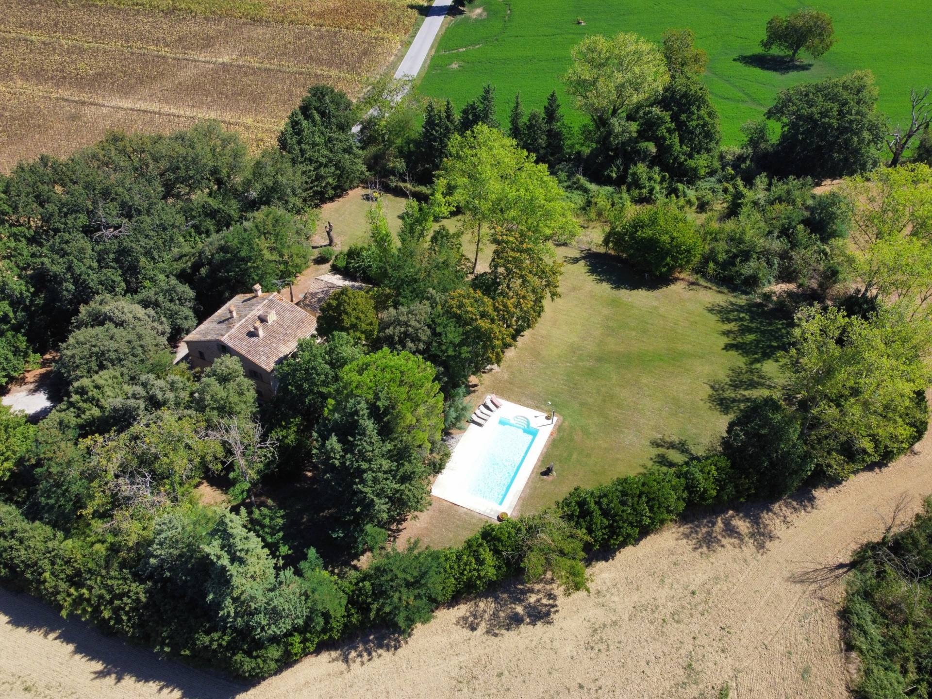 Boerderij / Rustico Gerenoveerd landhuis met zwembad en tuin in Treia in Treia — foto 5