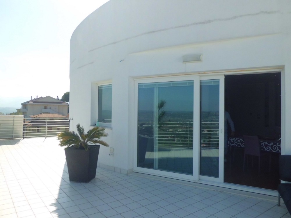 Appartement Luxe appartement met spectaculair uitzicht op zee en bergen in Citta Sant Angelo — foto 4