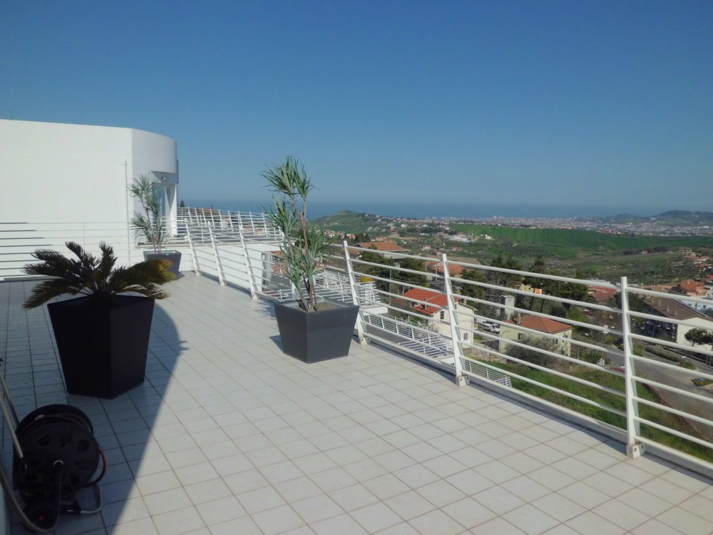 Appartement Luxe appartement met spectaculair uitzicht op zee en bergen in Citta Sant Angelo — foto 2