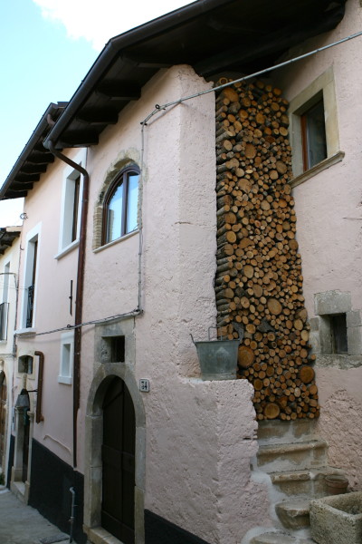 Rijtjeshuis / Tussenwoning Gerenoveerd dorpshuis in Caporciano, Abruzzo in Caporciano — foto 2