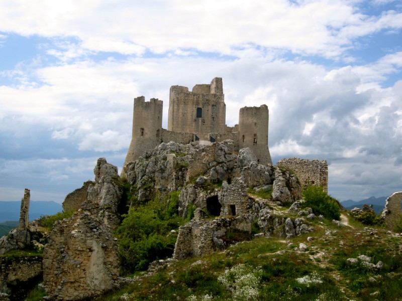 Rijtjeshuis / Tussenwoning Gerenoveerd dorpshuis in Caporciano, Abruzzo in Caporciano — foto 7