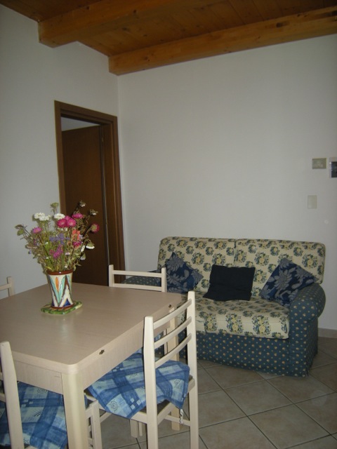 Rijtjeshuis / Tussenwoning Townhouse in Osimo — foto 3