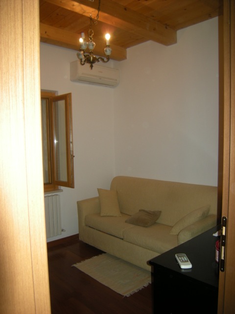 Rijtjeshuis / Tussenwoning Townhouse in Osimo — foto 4