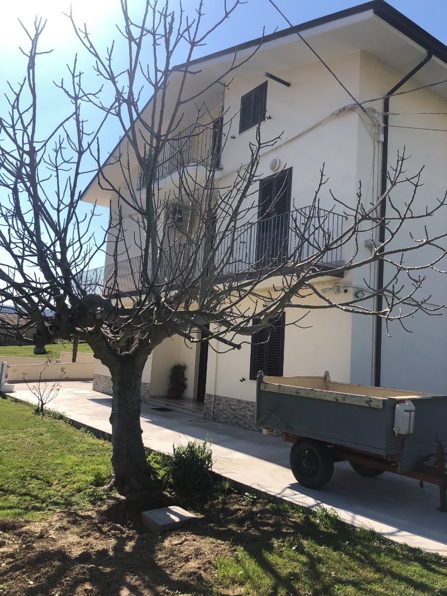 Villa / Landhuis Ruime villa met tuin en terras nabij Tollo, Abruzzo in Tollo — foto 2
