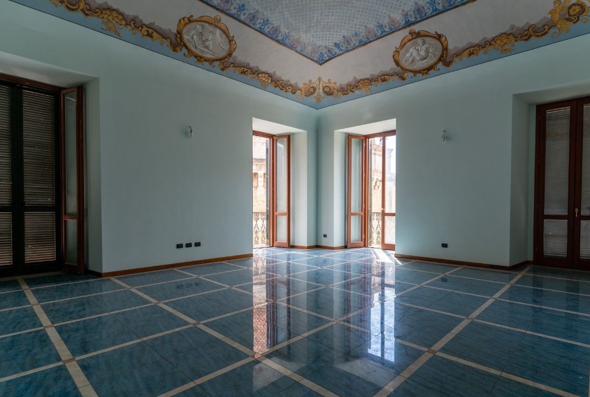 Prestigieus negentiende-eeuws Paleis in het hart van het historische centrum van Giulianova - Foto 5