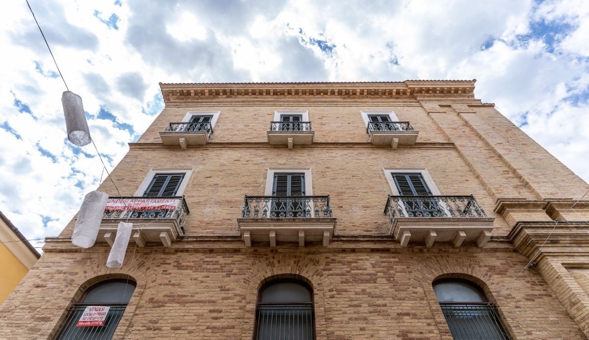 Prestigieus negentiende-eeuws Paleis in het hart van het historische centrum van Giulianova - Foto 3