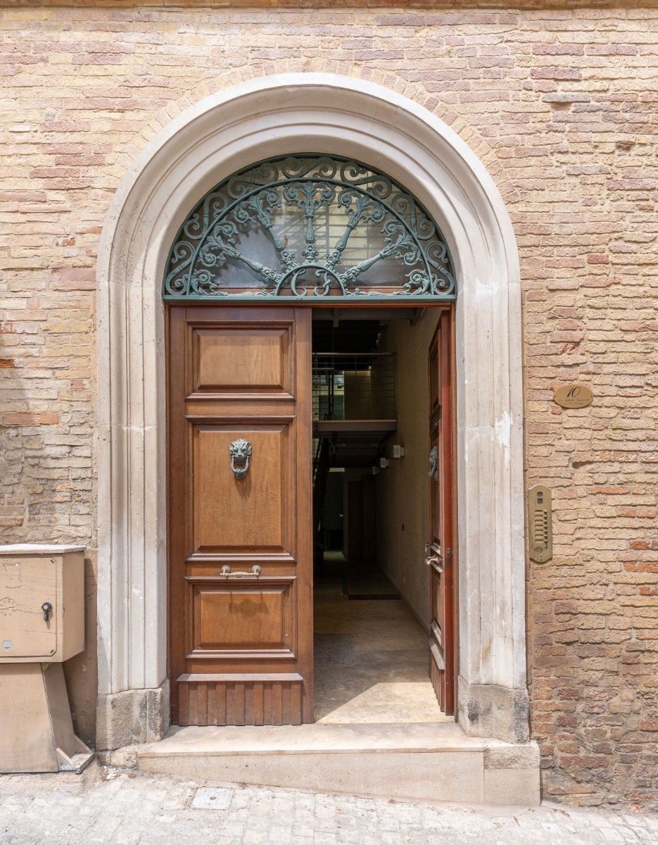 Prestigieus negentiende-eeuws Paleis in het hart van het historische centrum van Giulianova - Foto 2