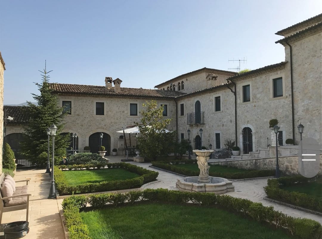 Villa / Landhuis Villa met 5 volledig gemeubileerde appartementen in Lecce nei Marsi — foto 2