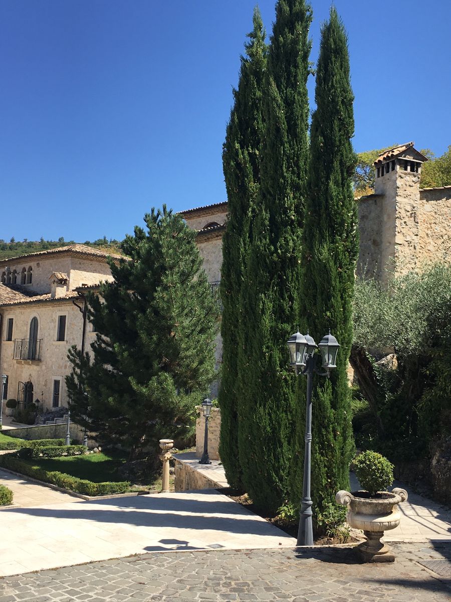 Villa / Landhuis Villa met 5 volledig gemeubileerde appartementen in Lecce nei Marsi — foto 5