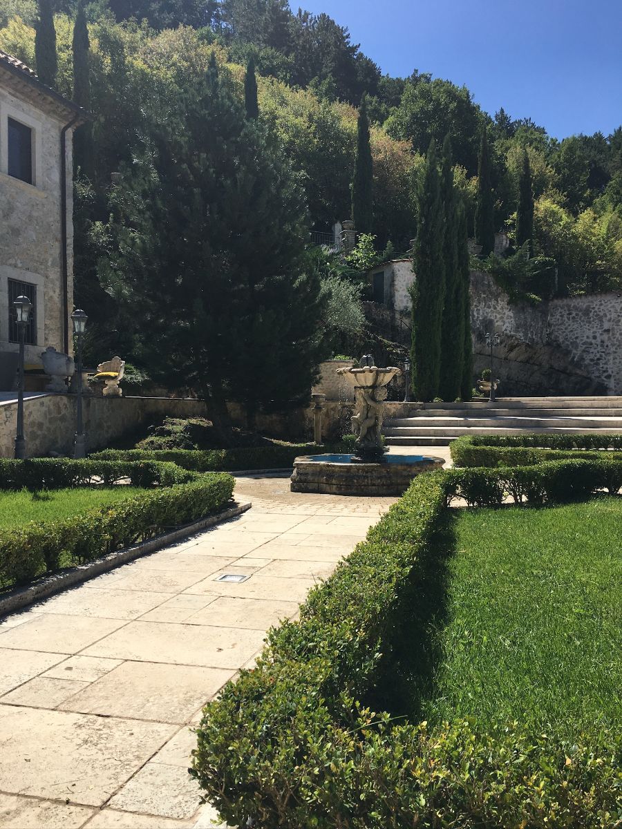 Villa / Landhuis Villa met 5 volledig gemeubileerde appartementen in Lecce nei Marsi — foto 8