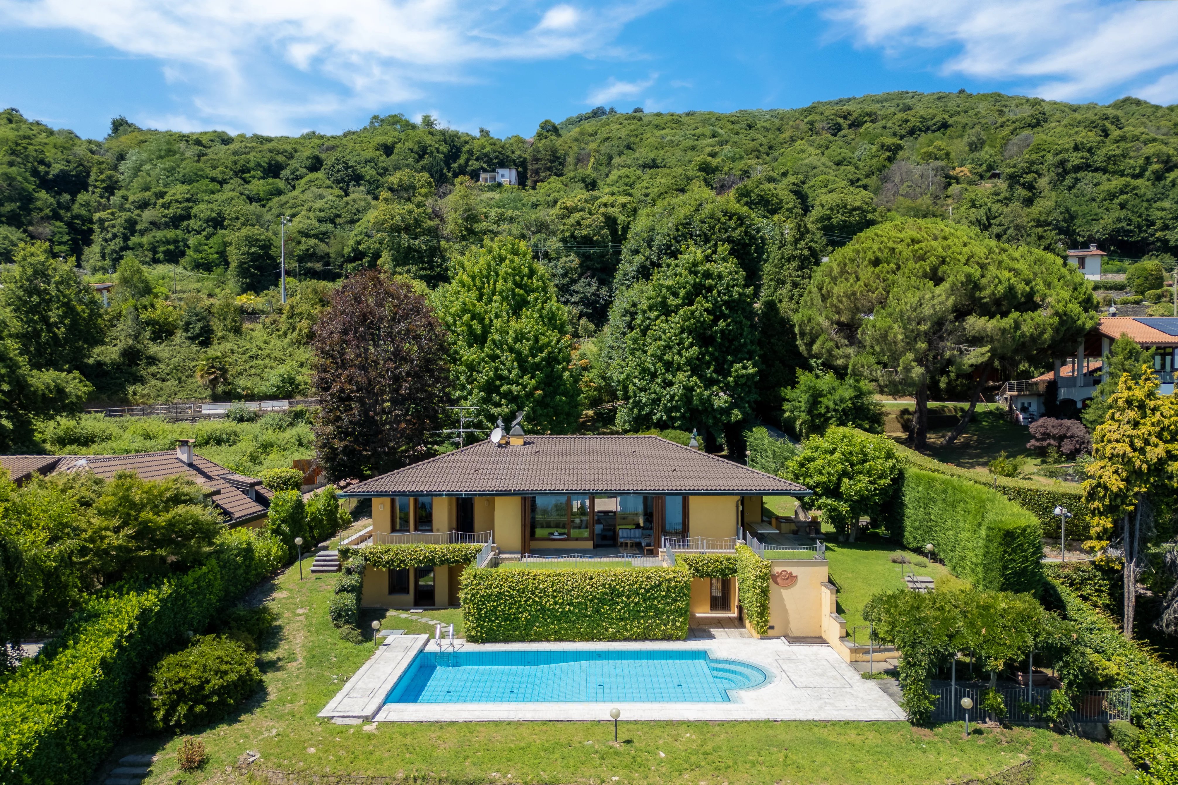 Villa / Landhuis Moderne villa met uitzicht op het meer, zwembad en grote tuin te koop in Lesa – Lago Maggiore in Borgo Ticino — foto 7