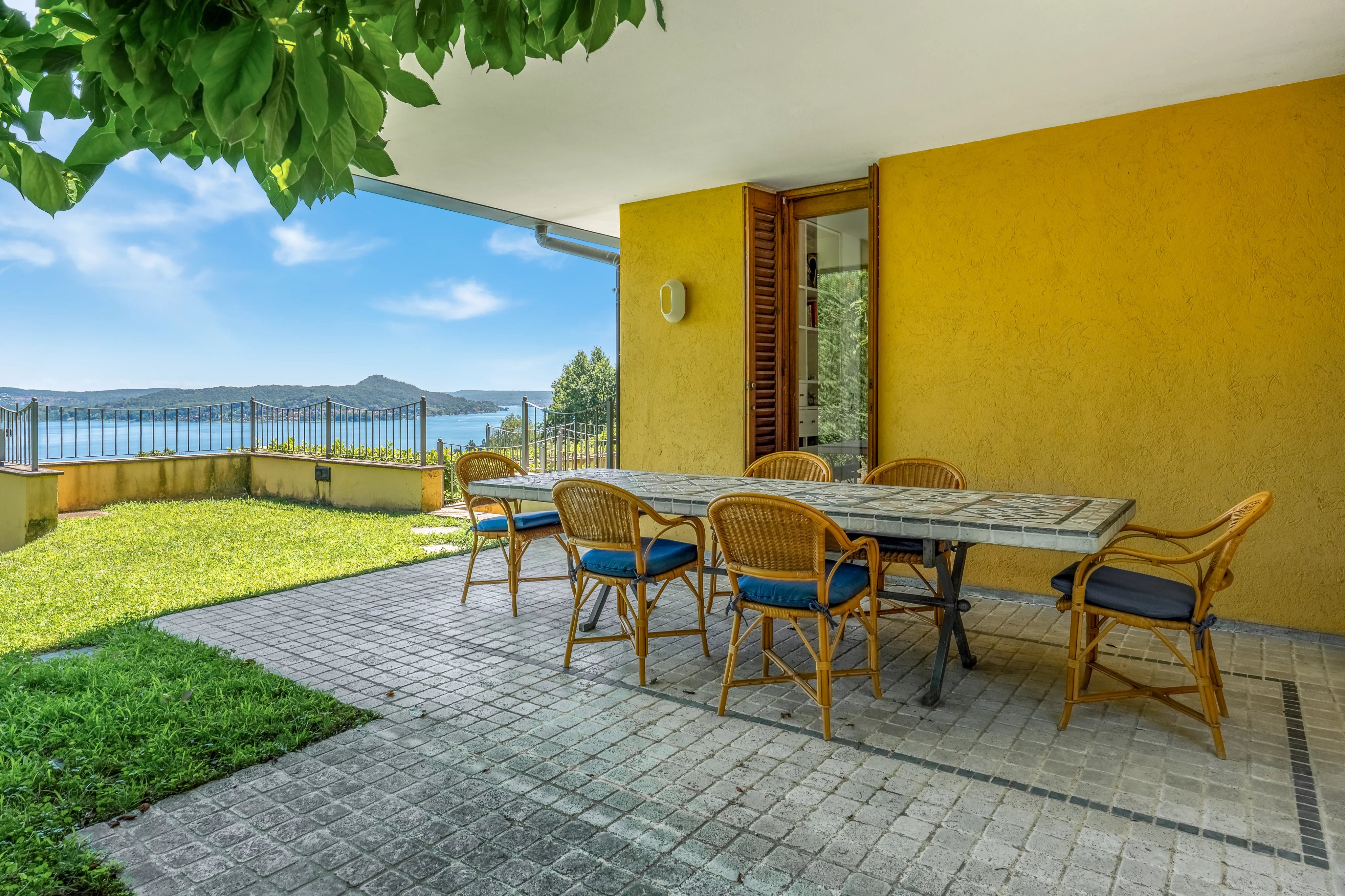 Villa / Landhuis Moderne villa met uitzicht op het meer, zwembad en grote tuin te koop in Lesa – Lago Maggiore in Borgo Ticino — foto 5