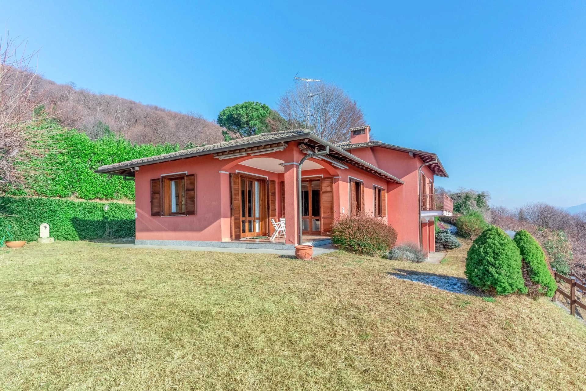 Villa / Landhuis Villa aan het Lago maggiore met terrastuin in Lesa — foto 5