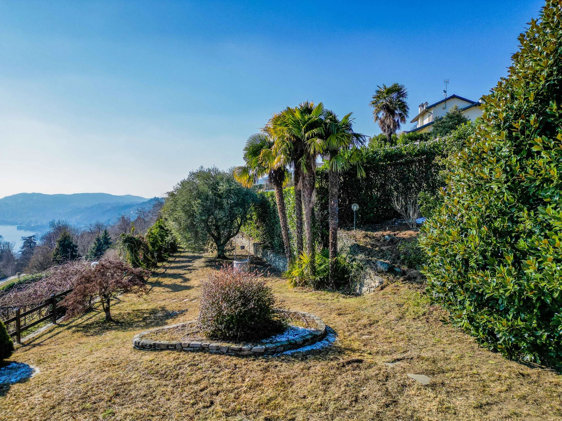 Villa / Landhuis Villa aan het Lago maggiore met terrastuin in Lesa — foto 8