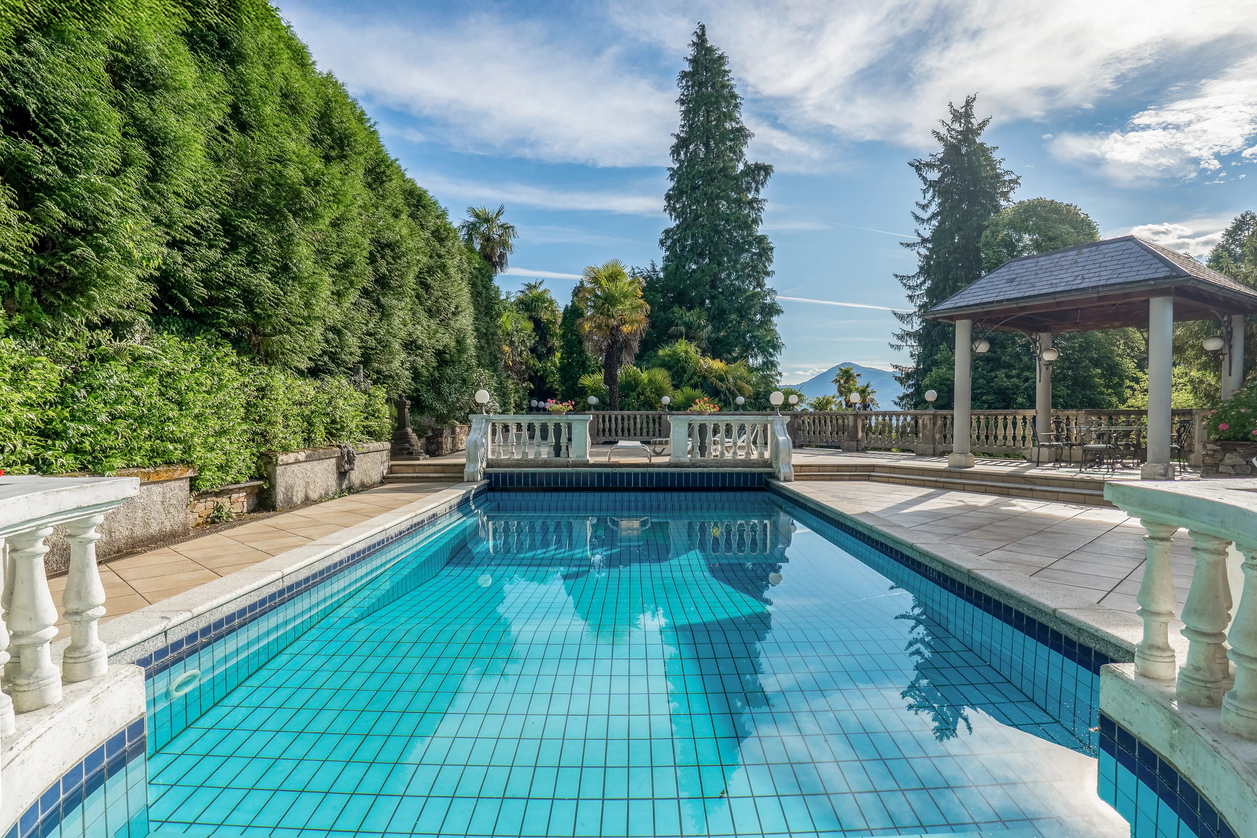 Villa storica con dependance, parco e piscina in vendita a Luino sul Lago Maggiore - Foto 3
