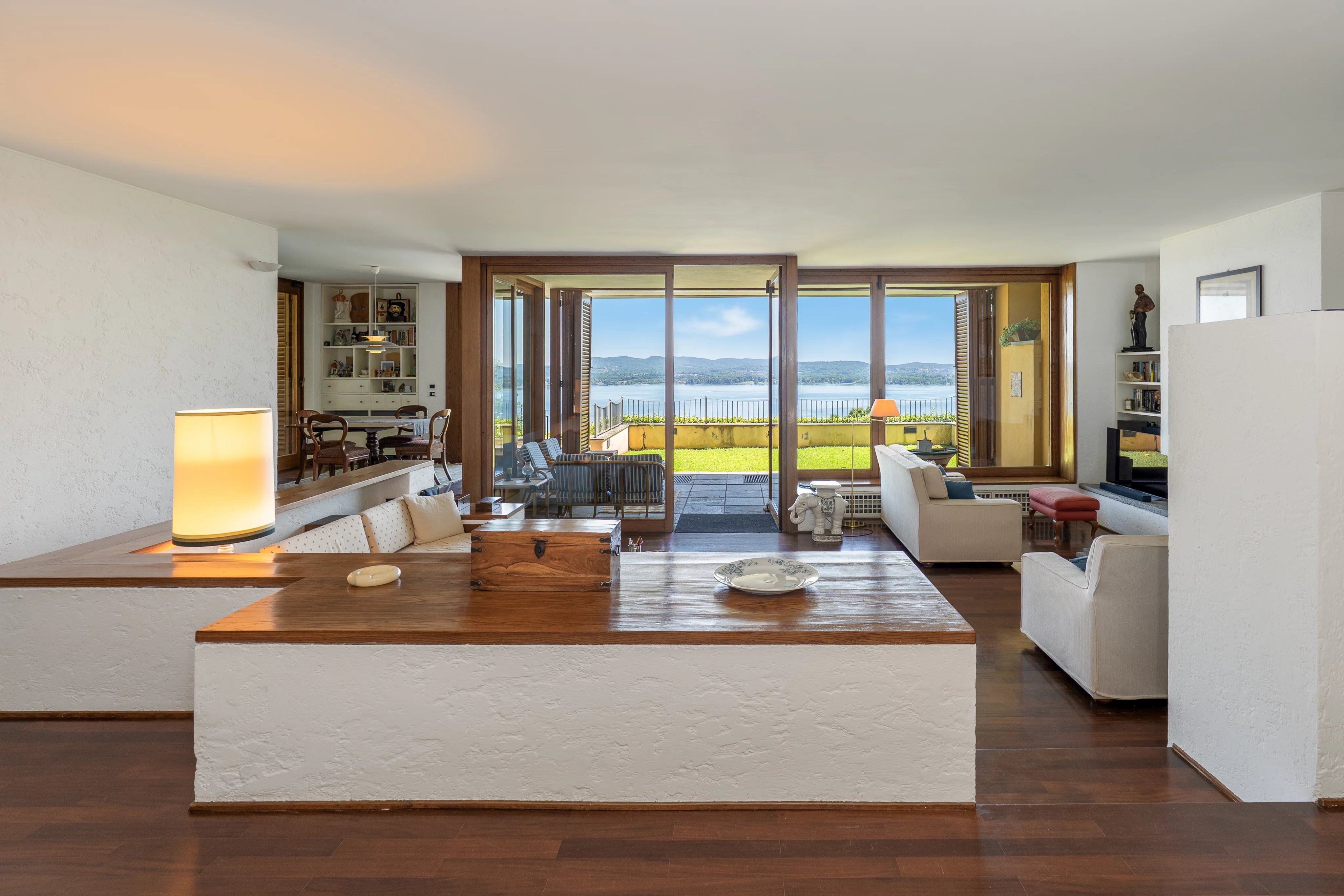 Villa / Landhuis Moderne villa met uitzicht op het meer, zwembad en grote tuin te koop in Lesa – Lago Maggiore in Borgo Ticino — foto 4
