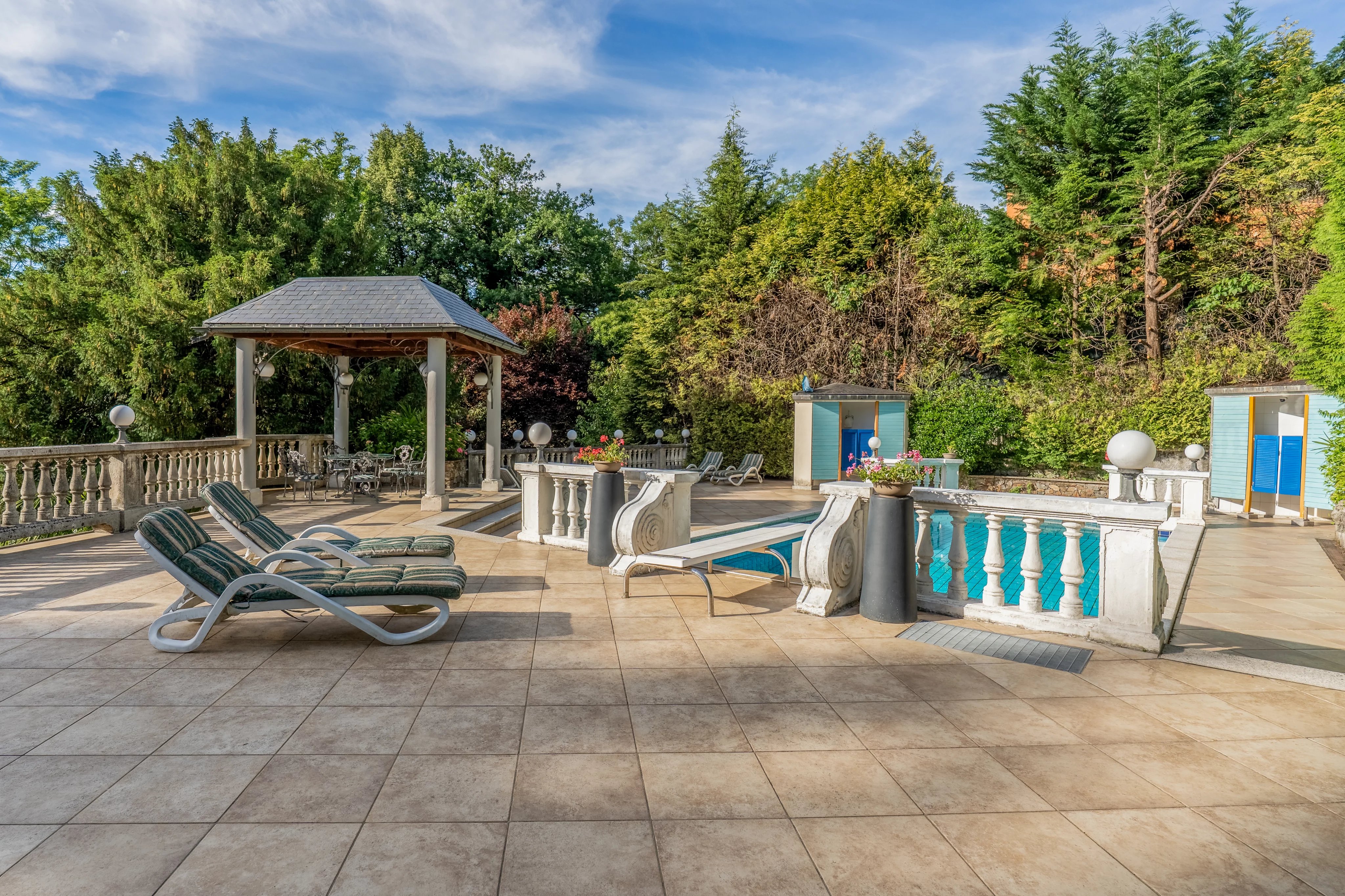 Villa storica con dependance, parco e piscina in vendita a Luino sul Lago Maggiore - Foto 4