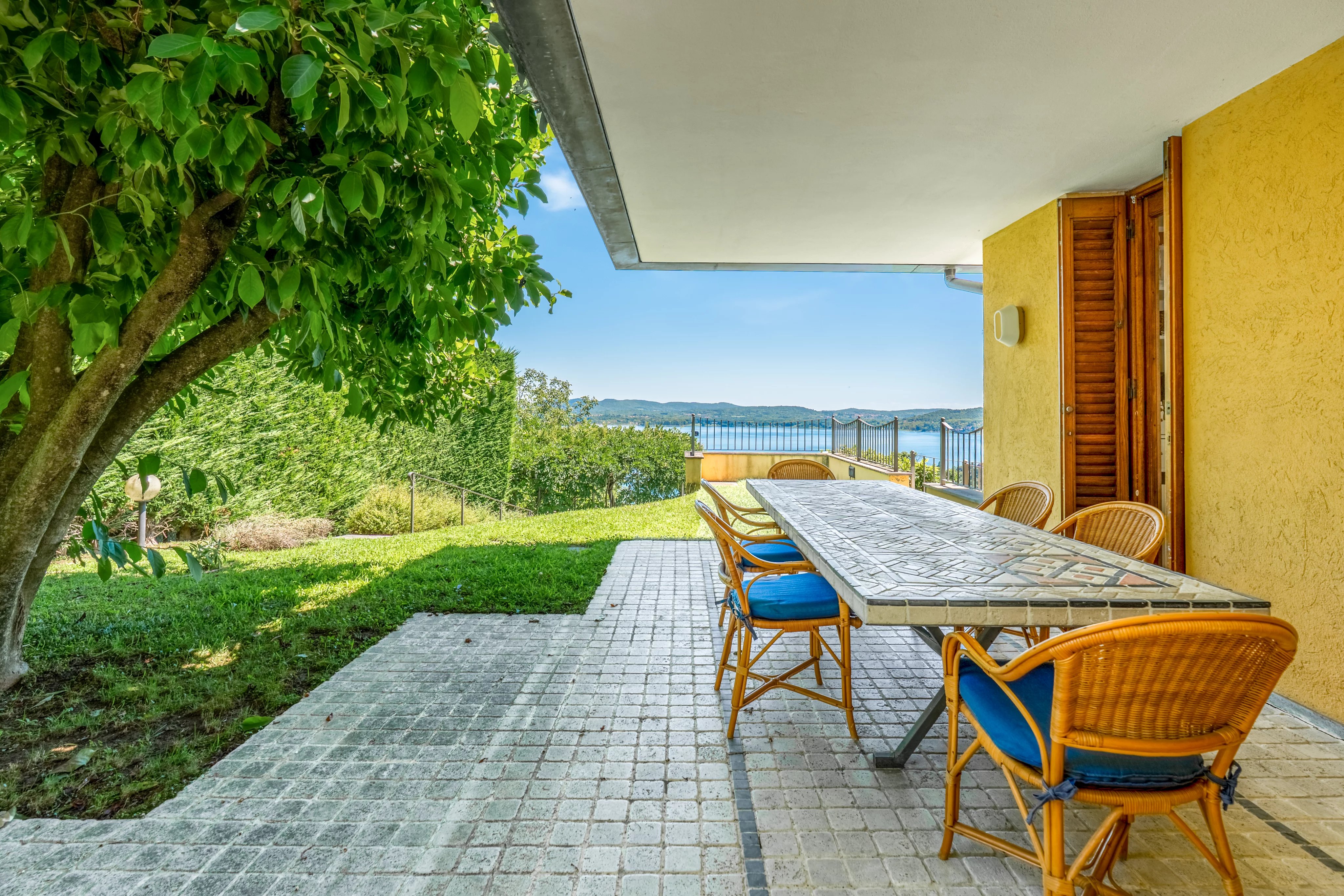 Villa / Landhuis Moderne villa met uitzicht op het meer, zwembad en grote tuin te koop in Lesa – Lago Maggiore in Borgo Ticino — foto 6