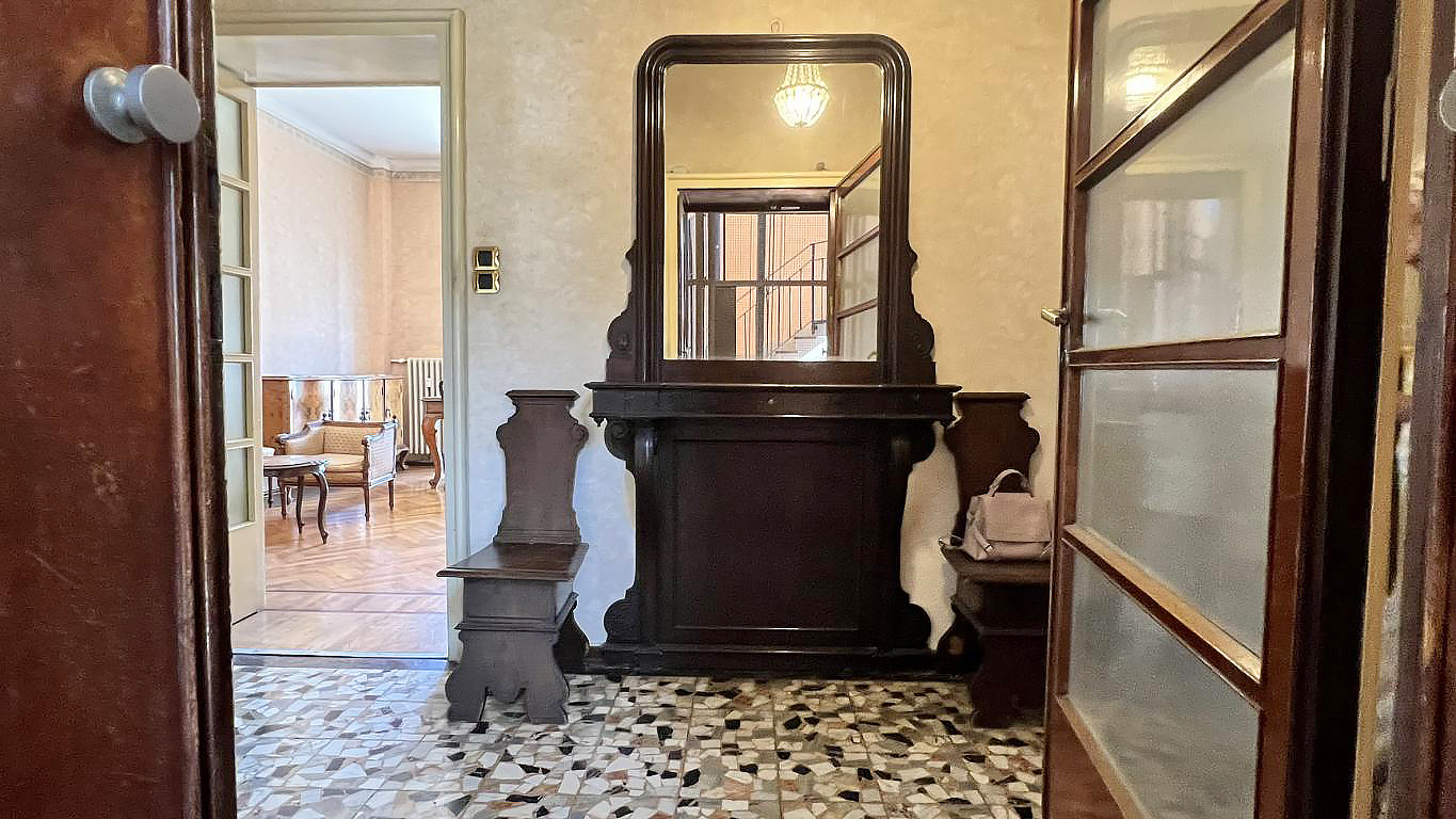 Ruim appartement met karakter in het centrum van Como - Foto 2