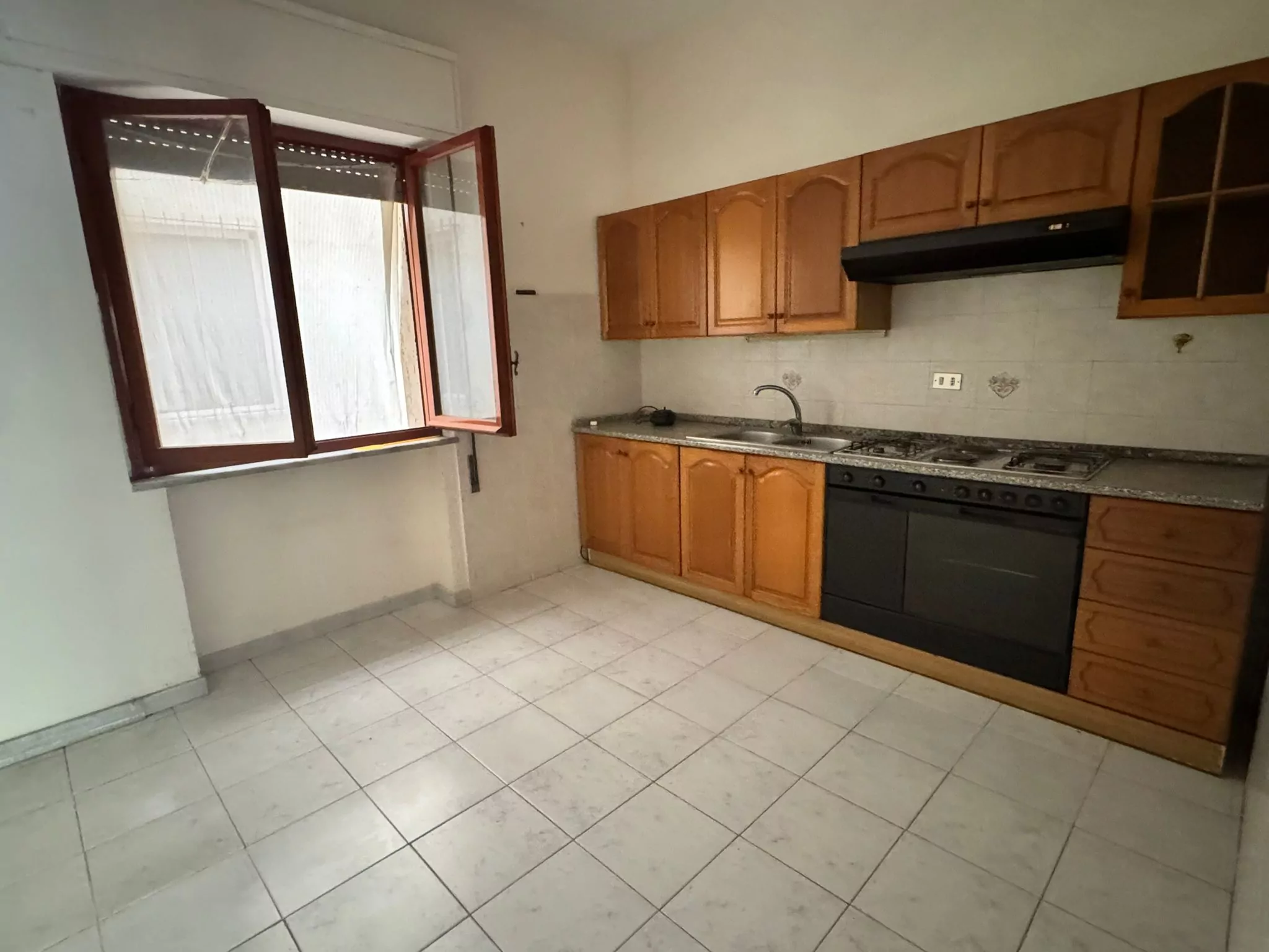 Appartement Piedigrotta Pizzo | Circa. 130m² | Renovatie Nodig | Biedingen rond €100.000 in Pizzo — foto 7