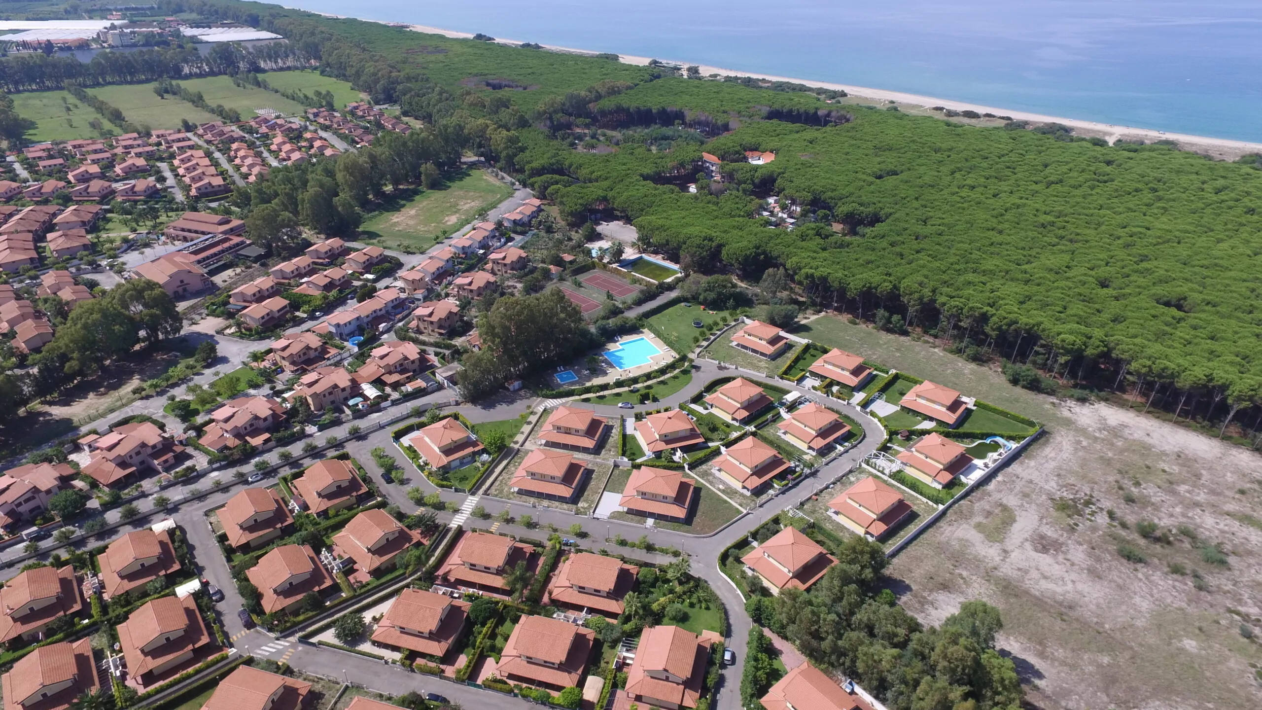 Instapklare rijwoning met tuin en toegang tot privéstrand in Pizzo - Foto 2